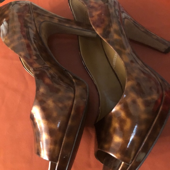 Gorgeous Tahari heels - Picture 3 of 4